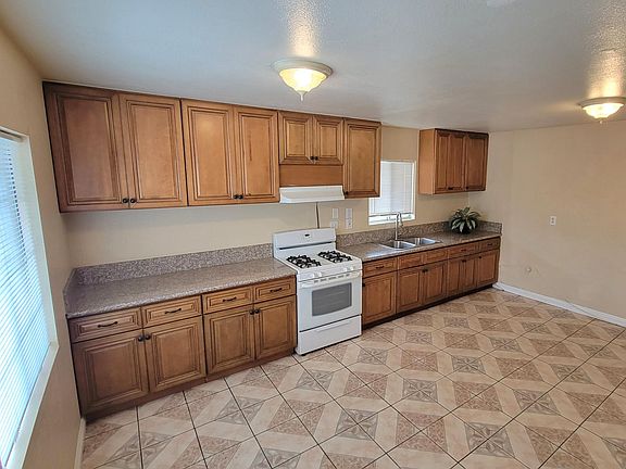 3rd image of 606 W Western Ave