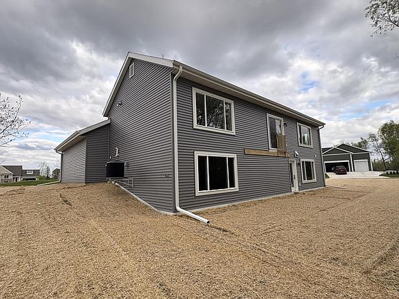 3rd image of 271 Cardinal DRIVE