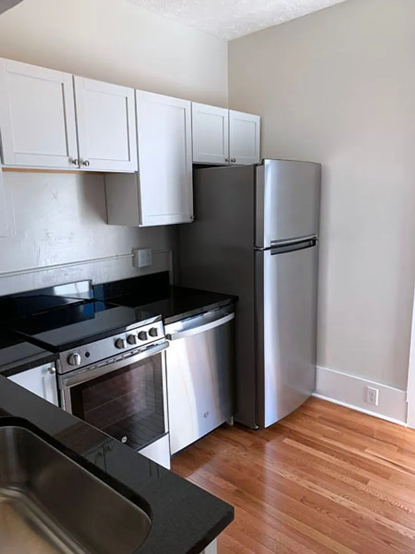 3 bed, 1.0 bath, $1,395 — Photo 3