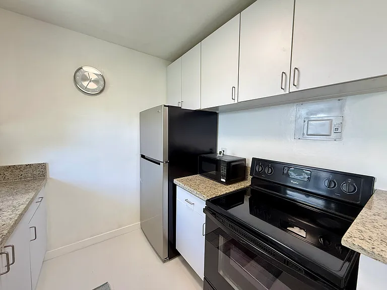 925 N Federal Hwy #2 — Photo 8