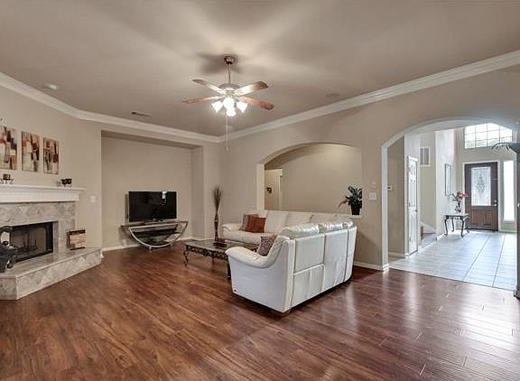 4th image of 9912 Valderrama Dr