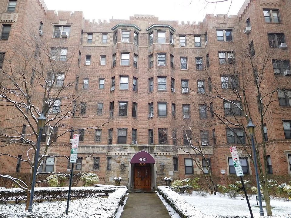 1st image of 300 Main St APT 1E