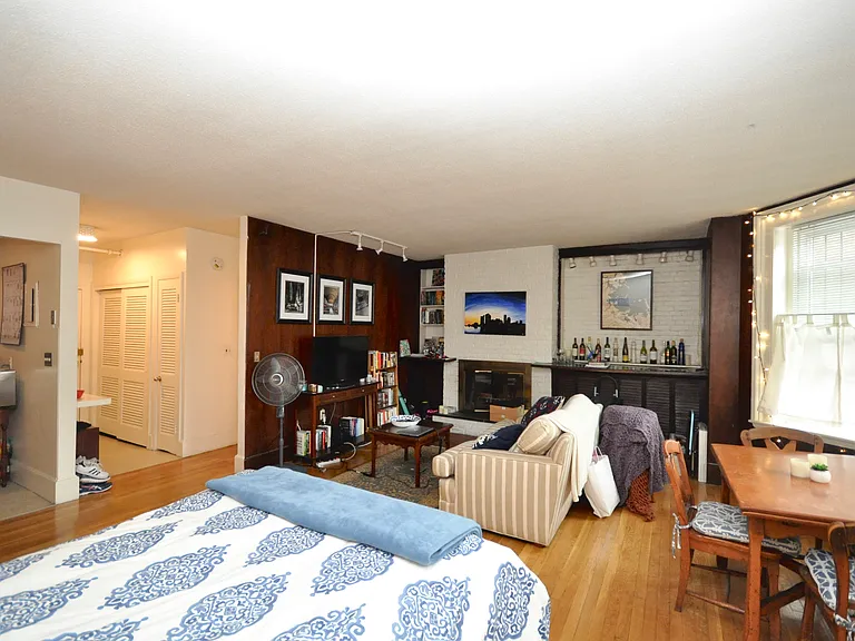 186 Beacon St #A — Photo 4