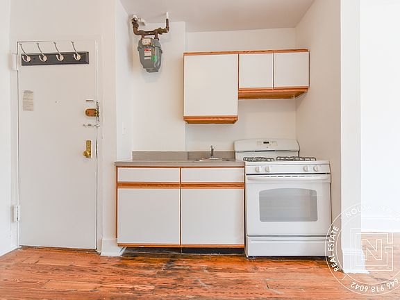 3rd image of 242 Mulberry St #16A