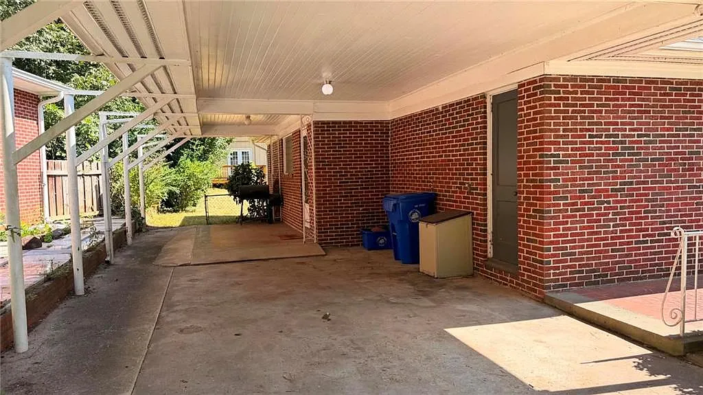 4 bed, 3.0 bath, 2058 sqft, $3,000 — Photo 4