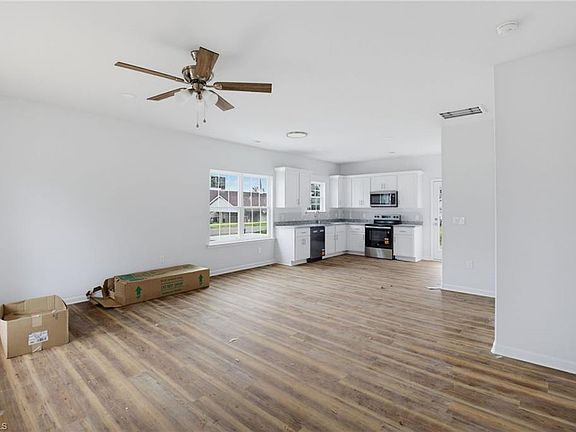 3rd image of 515 Holt St