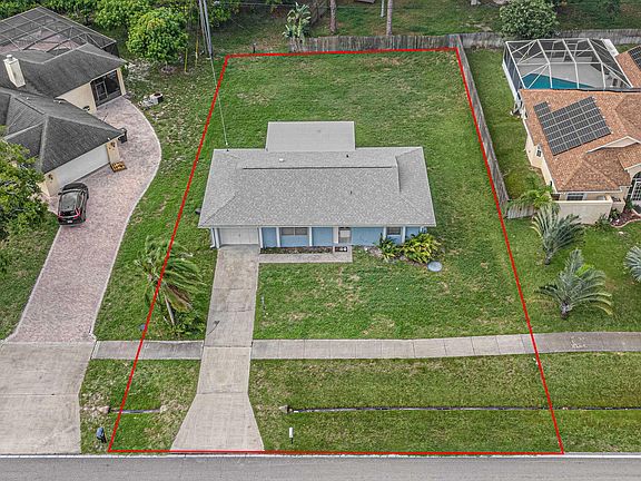 2nd image of 532 NW Floresta Drive