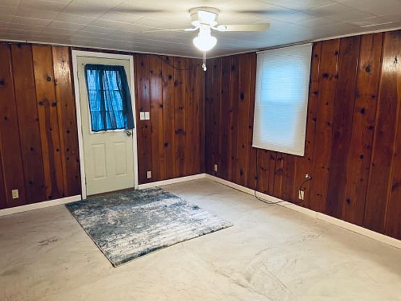 4th image of 2416 1/2 11th Ave N #Basement