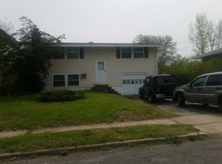 7 Buckskin Ln, Selden, NY 11784