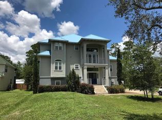 556 Mallet Bayou Rd, Freeport, FL 32439