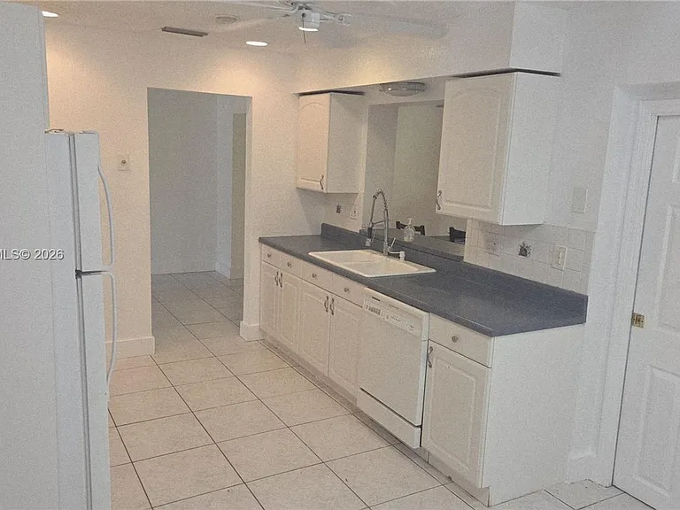 9507 NW 80th Ct — Photo 2
