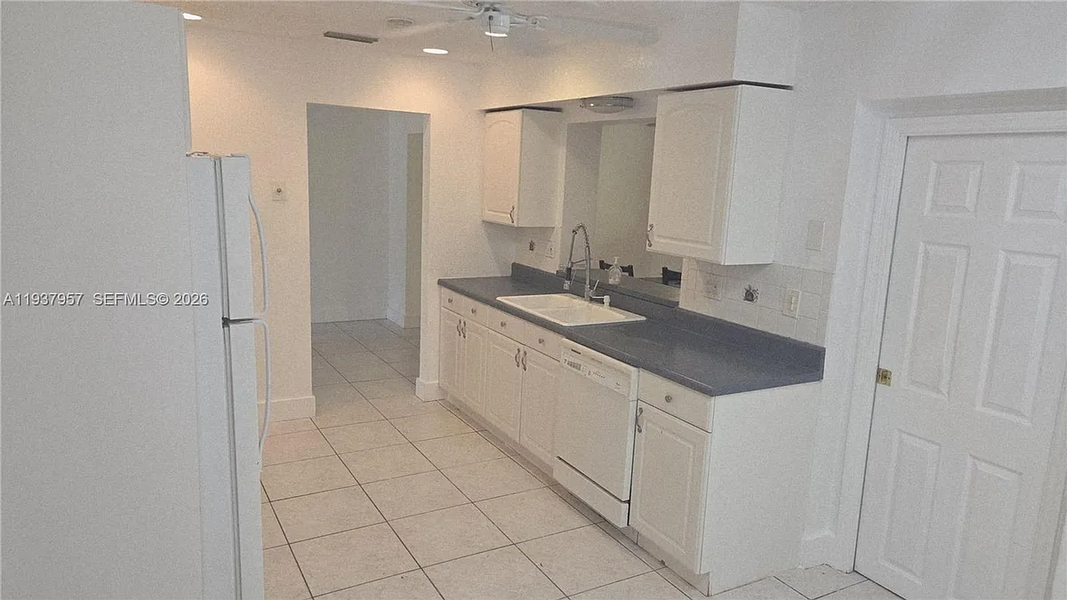 Building Photo - 9507 NW 80th Ct