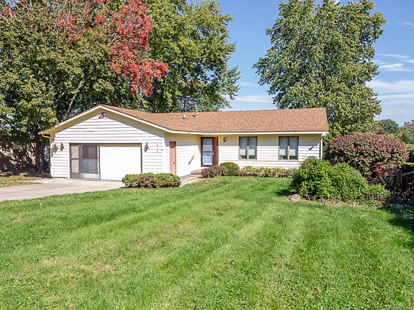 1606 W South Shore Dr, Mahomet, IL 61853