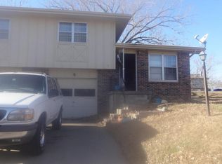 821 Dondee Dr, Manhattan, KS 66502