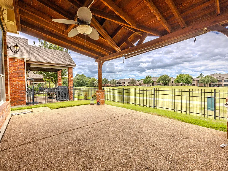2200 Stone Creek Dr — Photo 22