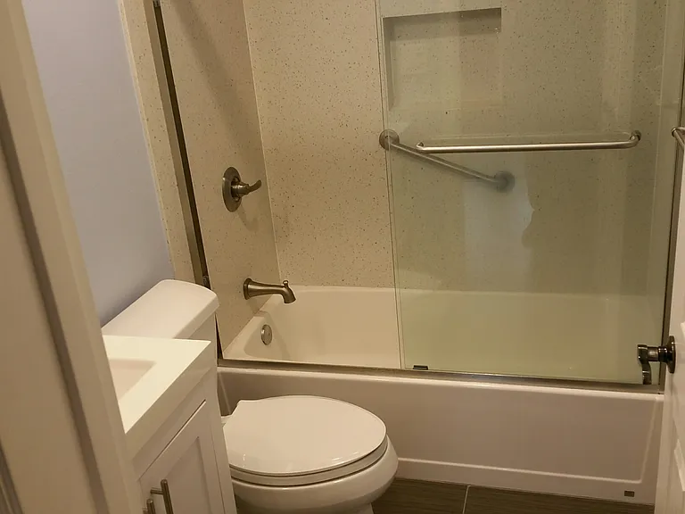 Master bedroom - ensuite bathroom