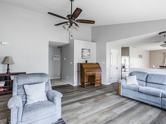 4th image of 2271 Solidago Dr