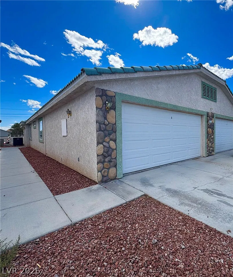 2 bed, 4320 sqft, $1,250 — Photo 1