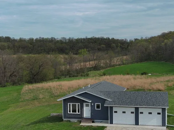 535 Hanover Hill Ln, Waukon, IA 52172