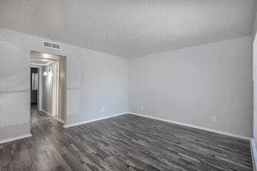 4th image of 804 Central Dr