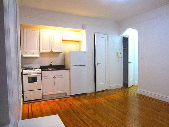 2nd image of 450 W 44th St #4C