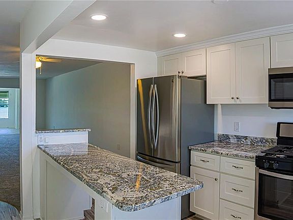 4th image of 1819 Shore Dr S APT 317