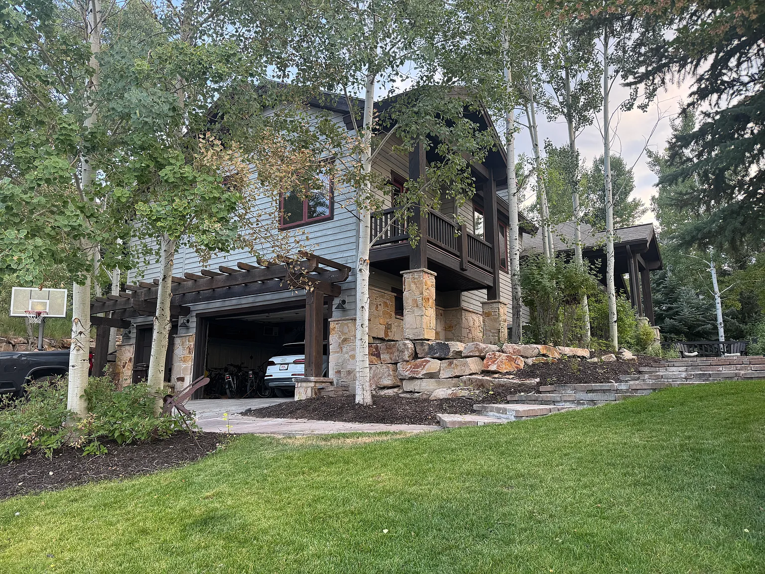 4 bed, 4000 sqft, $14,500 — Photo 2