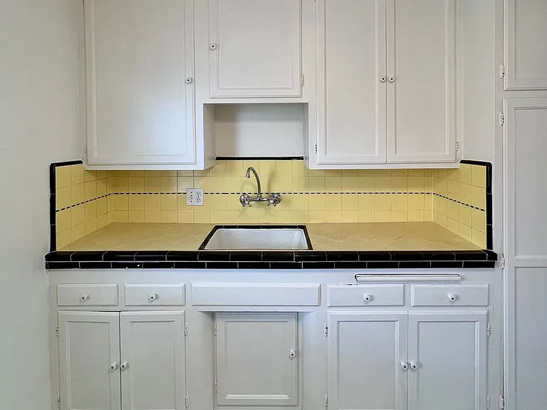 4720-34 Wilson Ave #4728-1/2 — Photo 9
