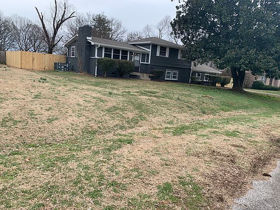 5th image of 904 Crownhill Dr