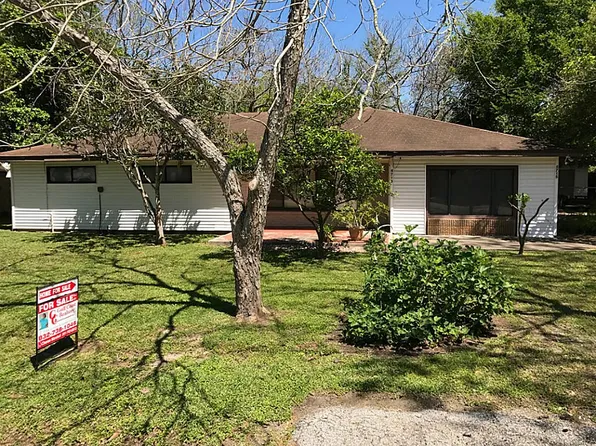 4715 4th St, Bacliff, TX 77518