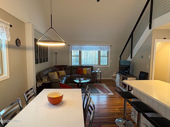 5th image of 123 Deerfoot Rd