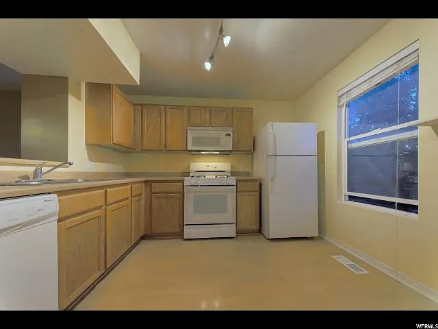 386 W 500 N — Photo 13