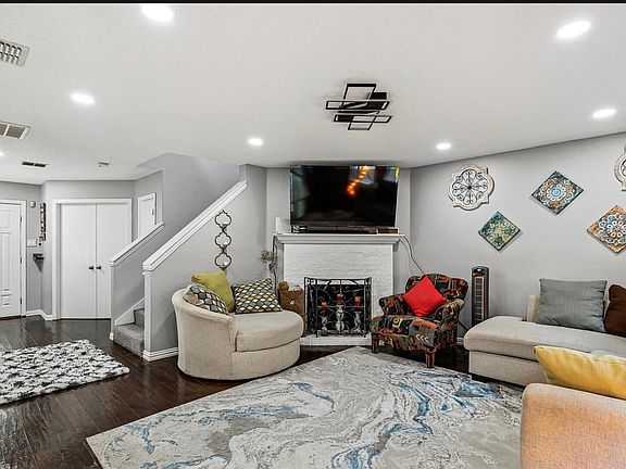4th image of 2453 Graystone Dr