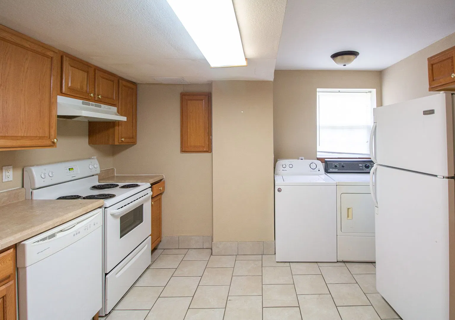 404 Lawrence Place — Photo 3