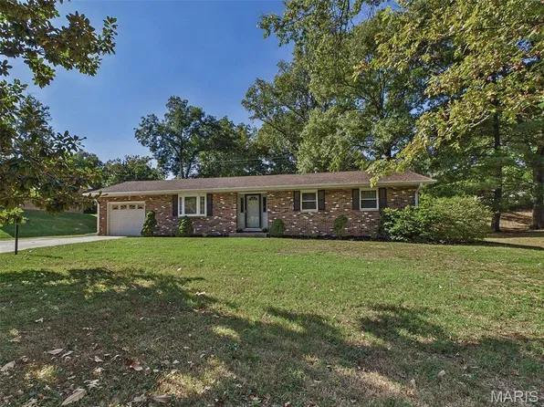 4916 Pierce Ln, Godfrey, IL 62035
