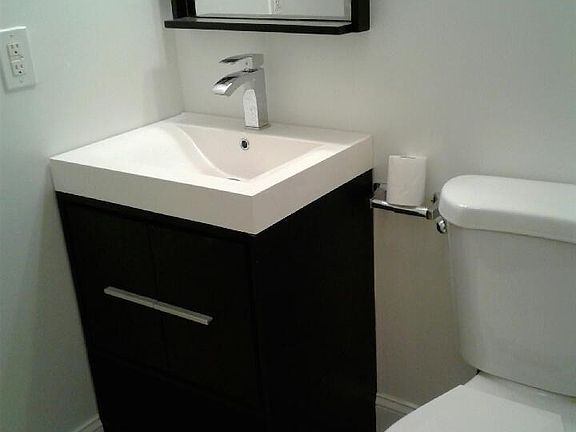 Bath vanity