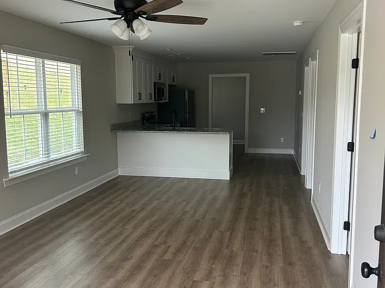 302 Warrenfells St #B — Photo 2
