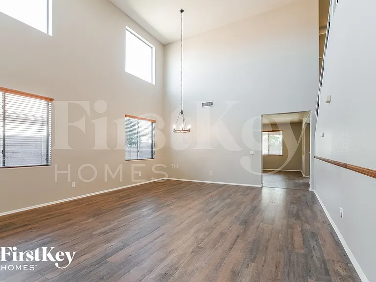 22427 N Vanderveen Way — Photo 4