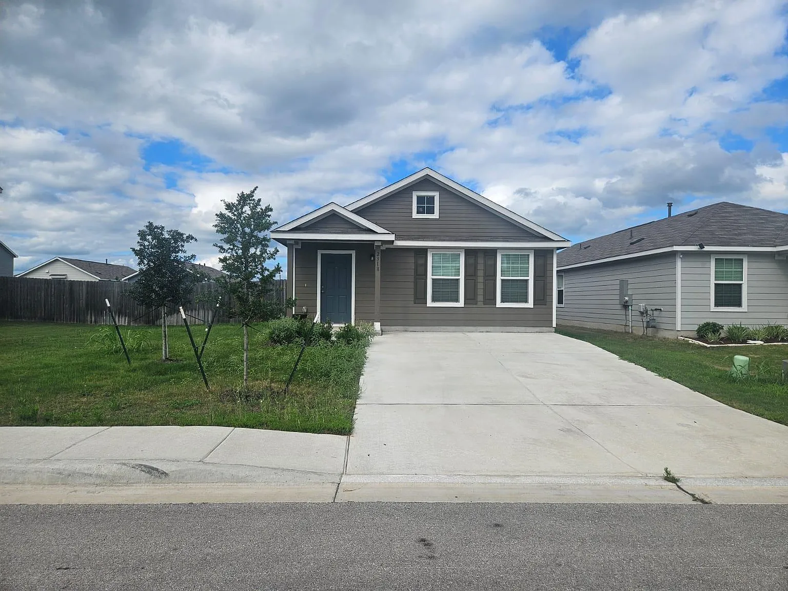 3 bed, 2.0 bath, 1450 sqft, $1,649 — Photo 1