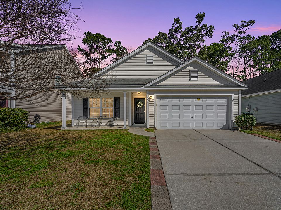 1st image of 220 Wildberry Ln