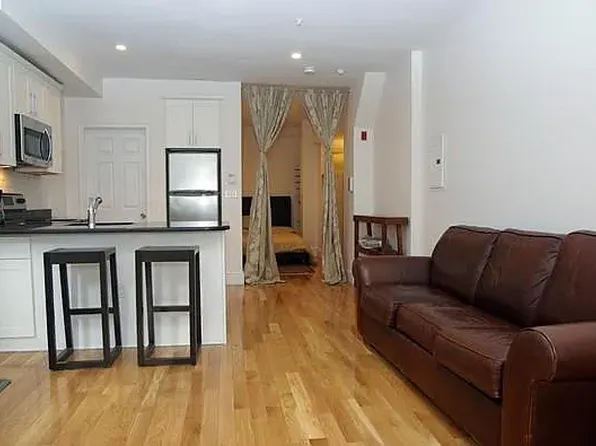230 Commonwealth Ave APT 2, Boston, MA 02116