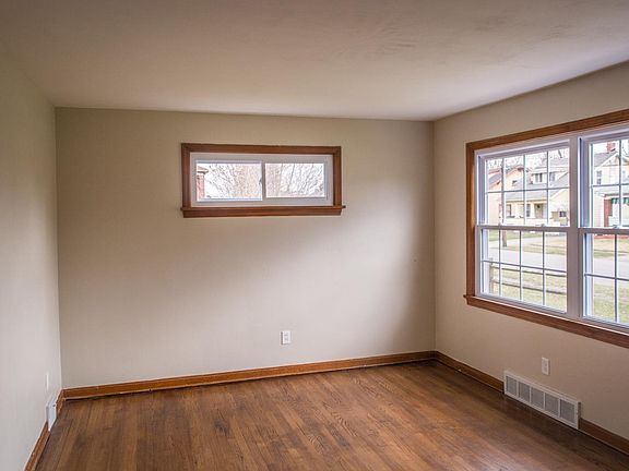 2nd image of 856 W Indianola Ave