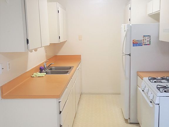 2nd image of 136 Junipero Dr APT 1