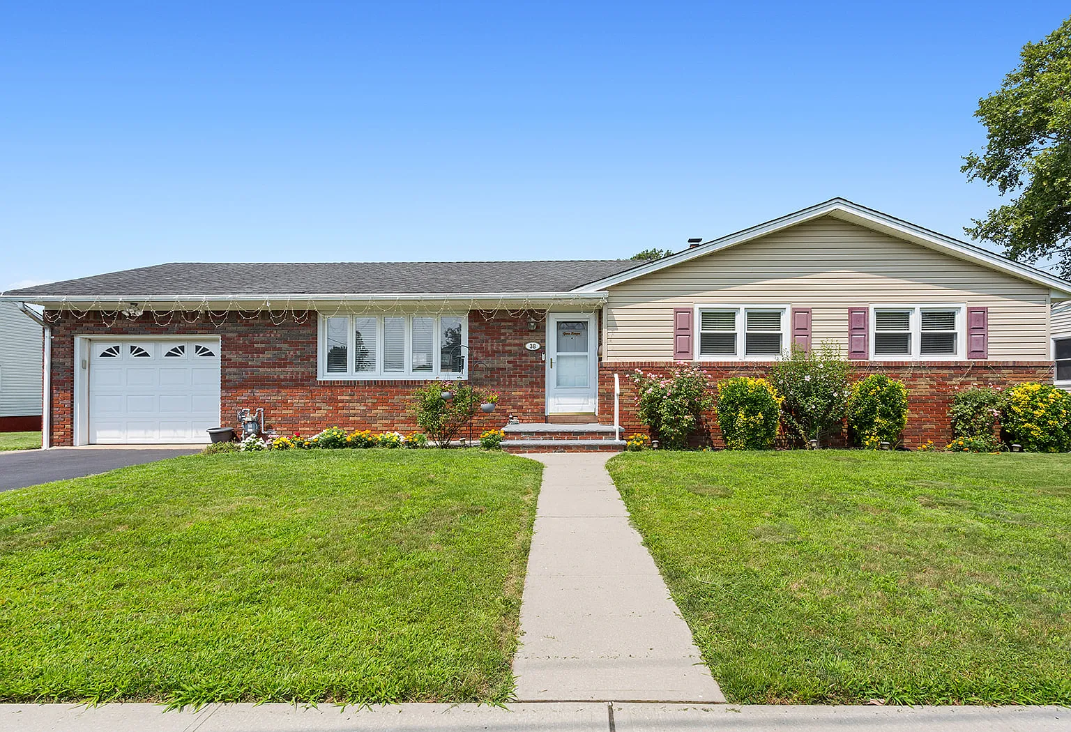 3 bed, 1.5 bath, 6699 sqft, $4,000 — Photo 1