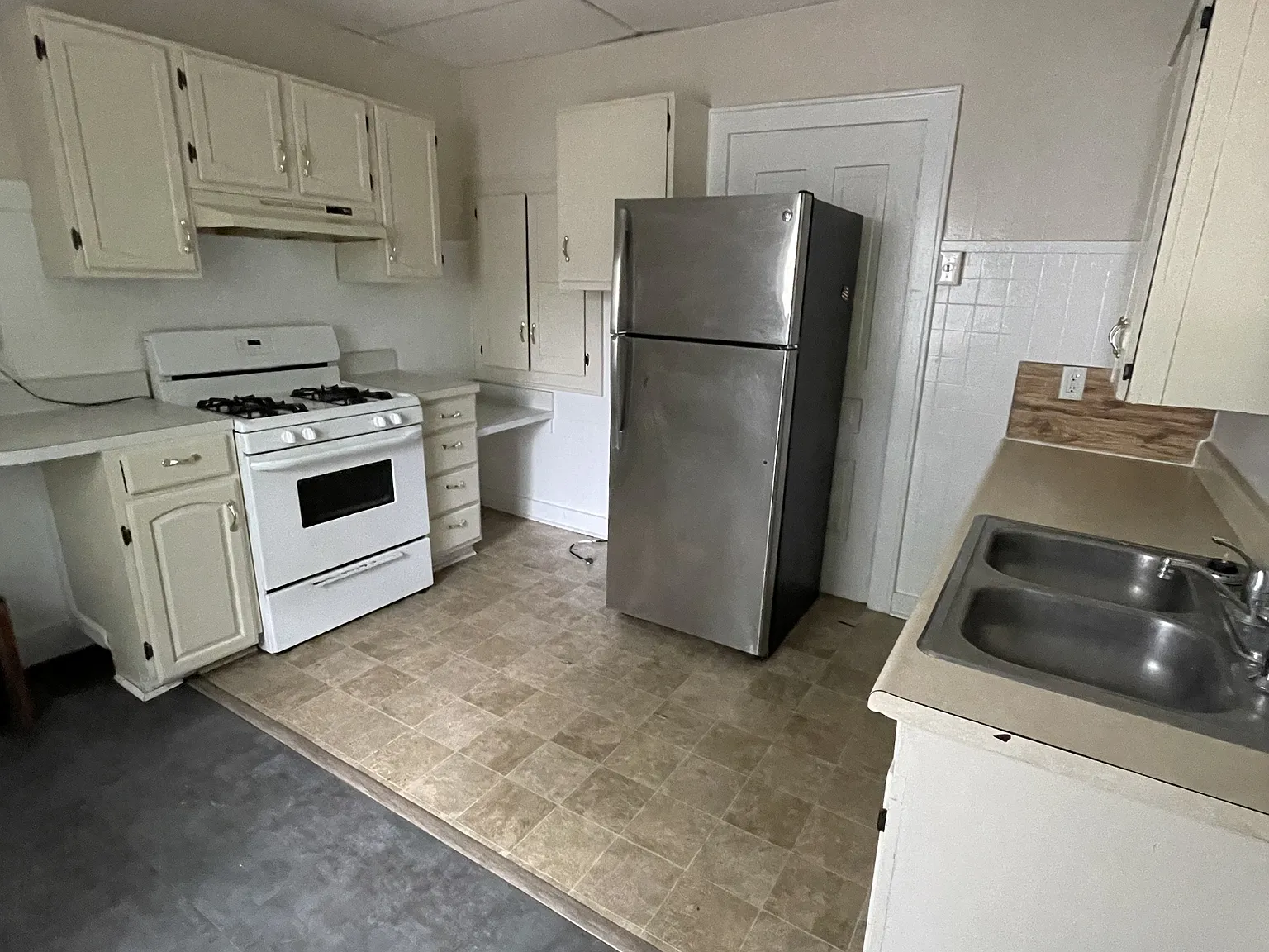 420 / 422 West Lovett Street - 420 — Photo 2