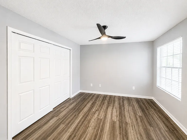 234 Afton Sq — Photo 9