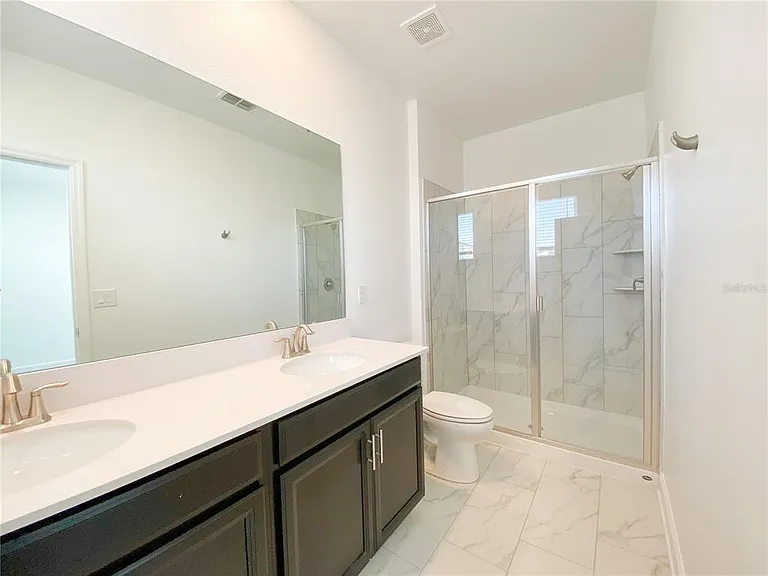 977 Leader St — Photo 16
