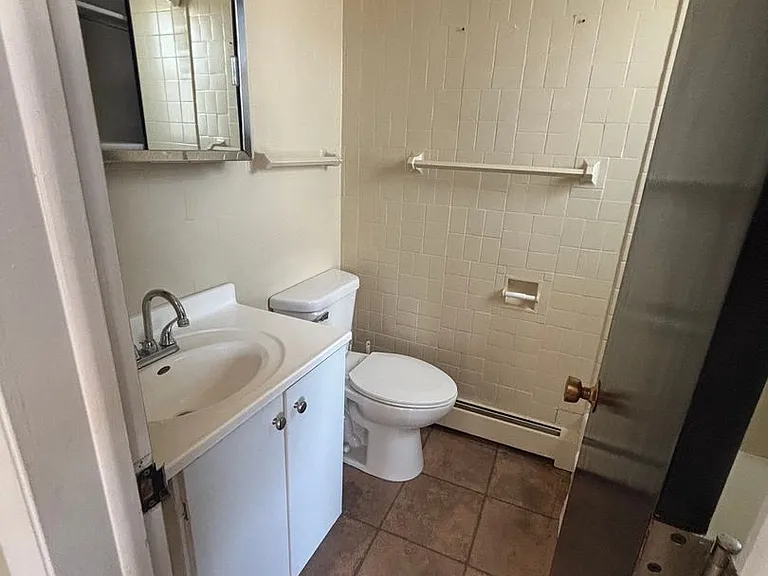 524 S Grand Ave E — Photo 4