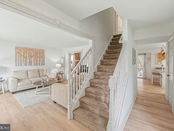 5th image of 61 Penn Rd