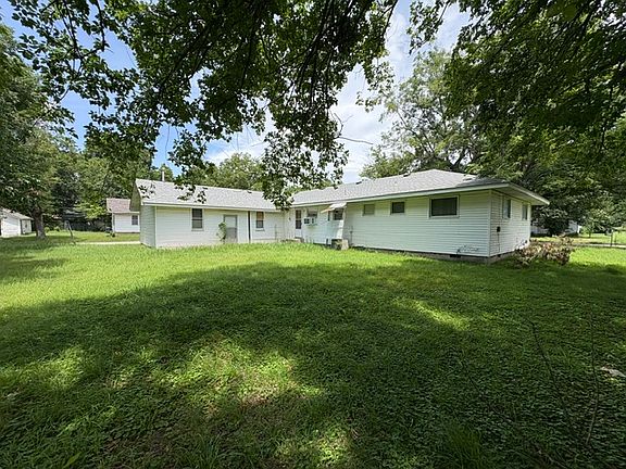 2nd image of 928 N Griffin Ave